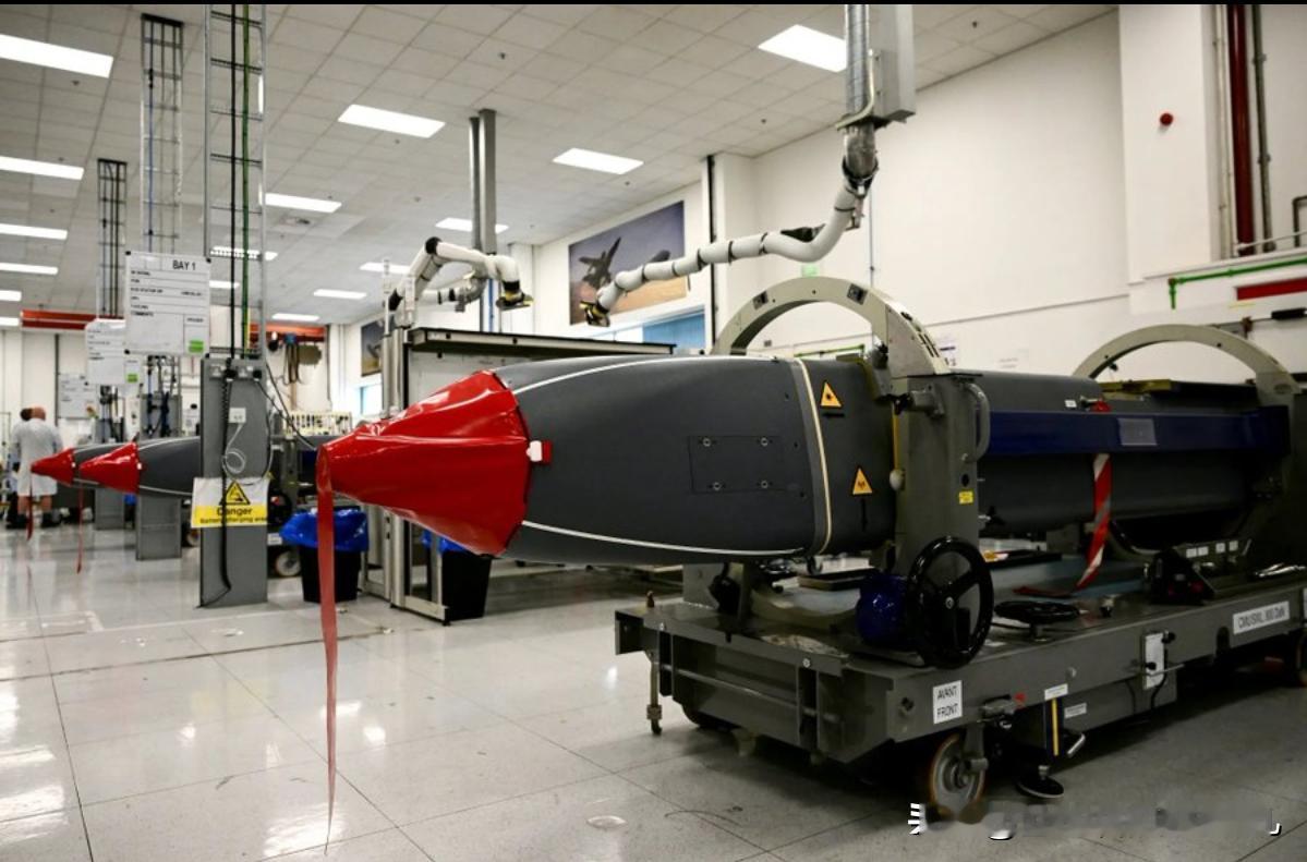 英国向乌克兰提供了一批风暴之影巡航导弹！导弹射程超过250公里！11月3晚间看点