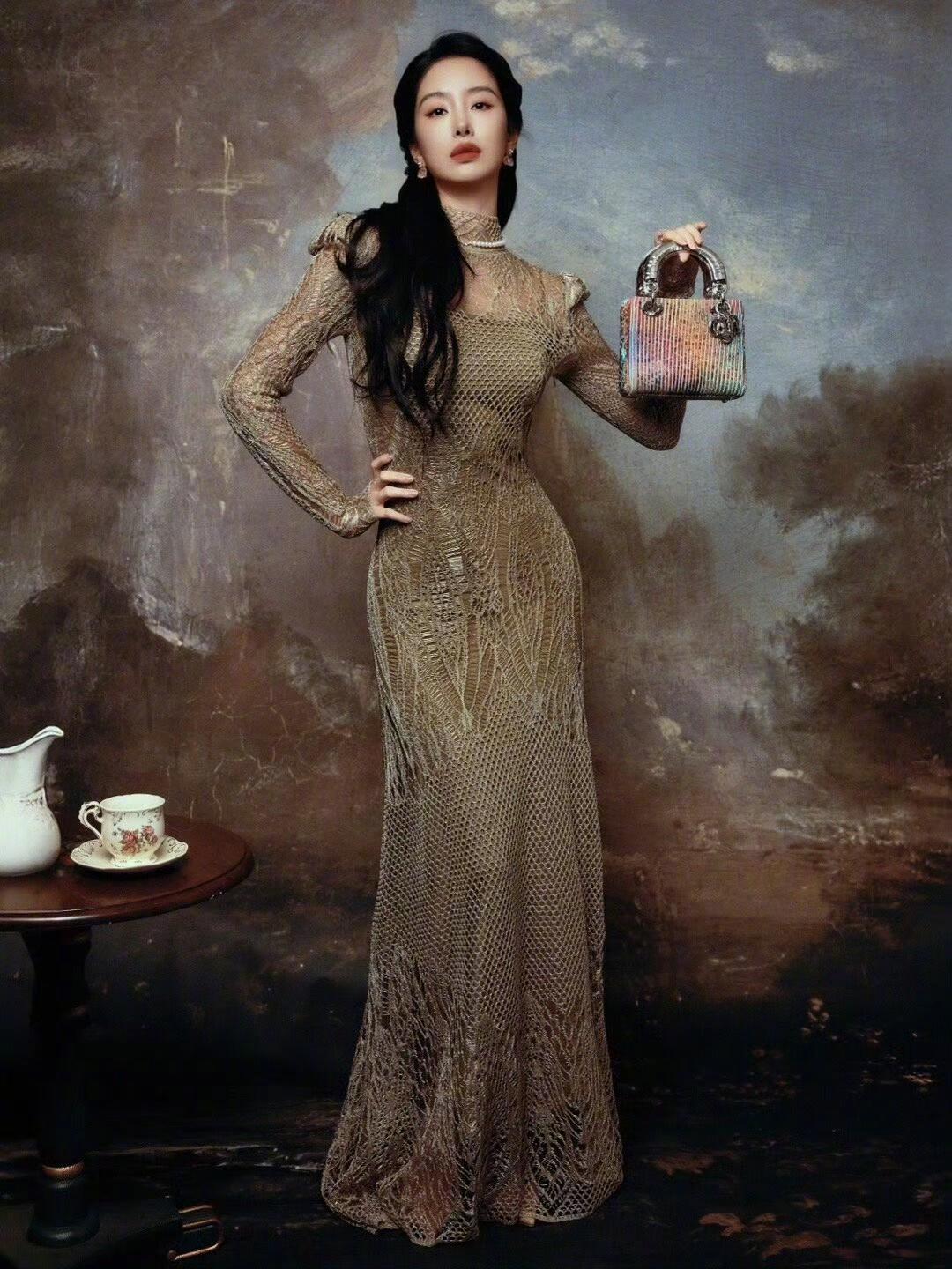 杨采钰xDior杨采钰DIORLADYART10艺术家限量合作大片，仿