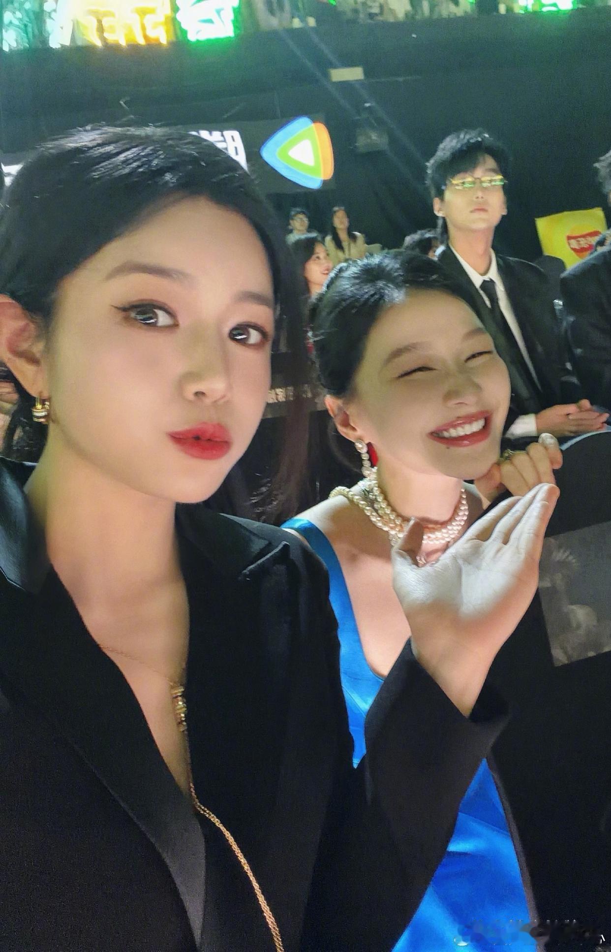 1.杨幂那封面杂志销量不咋地，还被杨紫和迪丽热巴两家笑话，不过她团队现在都不咋