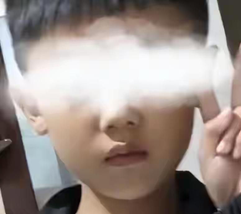 无知太可怕了，给孩子带来深深的伤害，河南周口郫县一个七岁的小男孩轩轩正在医院IC