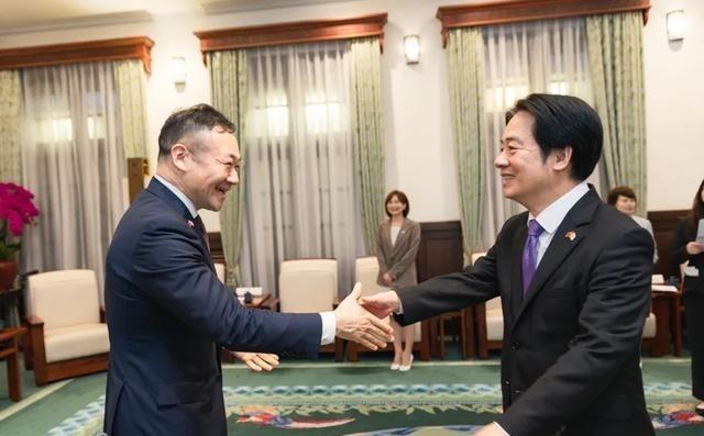 你敢信吗？日本人跑到台湾，当着赖清德的面许下了两个“绝不容许”的承诺。这个承诺，