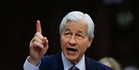 美国记者问摩根大通CEO戴蒙：“中国怕不怕制裁？”没想到，这位金融大佬的回答，颠