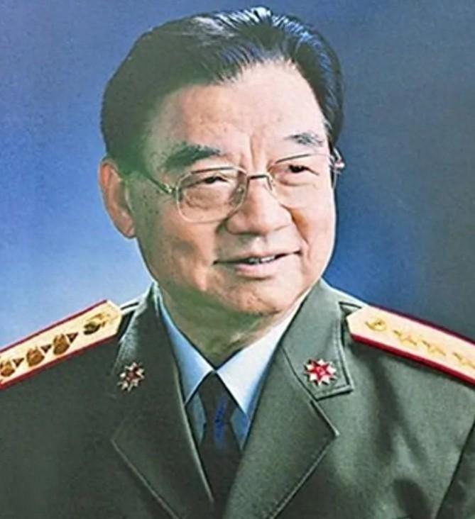 他曾担任总后勤部政委，1988年获授中将军衔，六年后晋升上将，享年八十五岁19