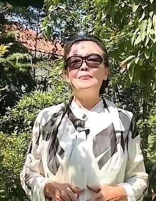 张兰，怎么瘦成这样了！这看起有点病态的样子，完全没有以前的精气神了，68岁的