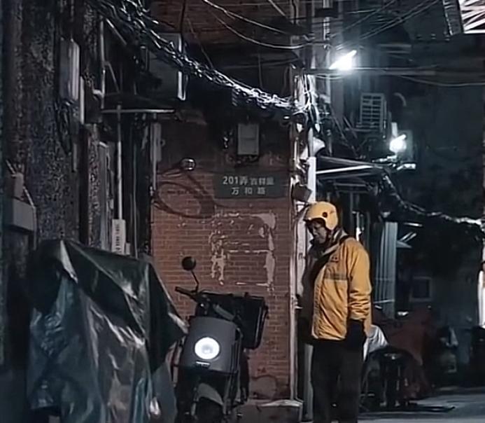 玩命，就是为了还清100w的债！湖南长沙县，一名骑手一天平均工作16小时，早