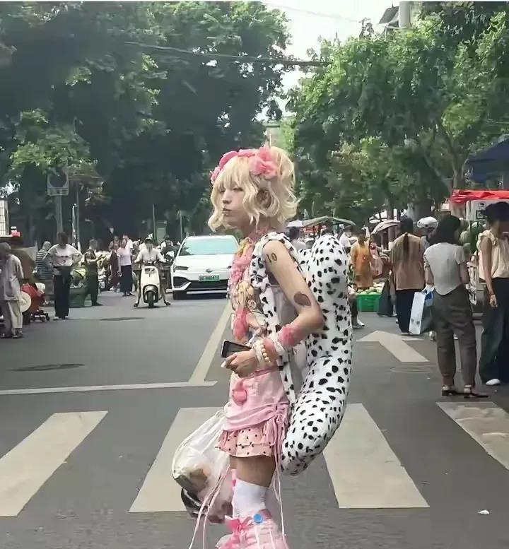 如果你的孩子穿成这样？你会怎么办？