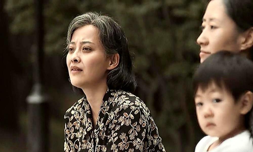 观众为他的“前妻”吵了十年架。但翻出原著，他压根没结过婚。电视剧里，刘琳演