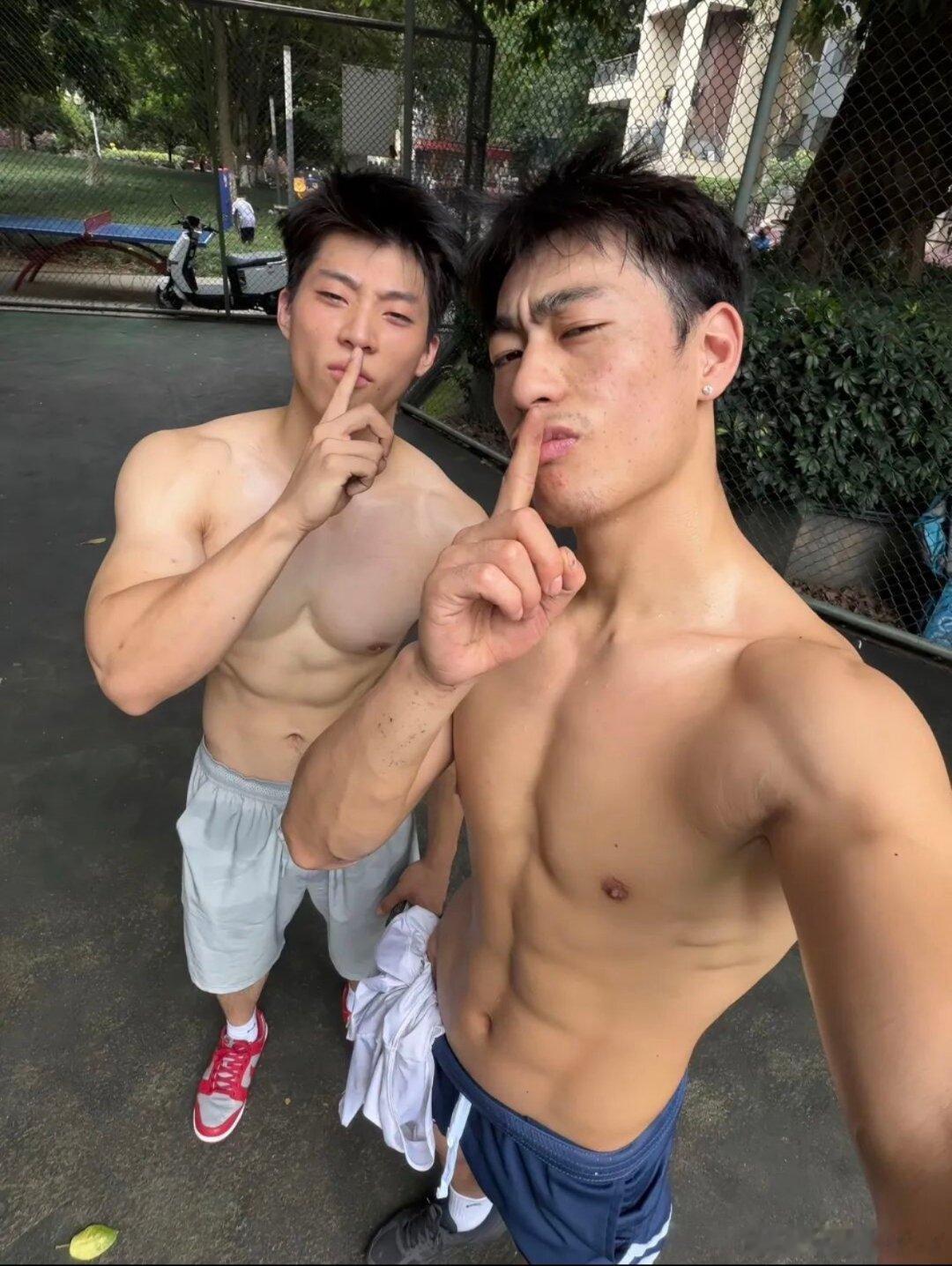 两个体育生谁能不爱呢体育生