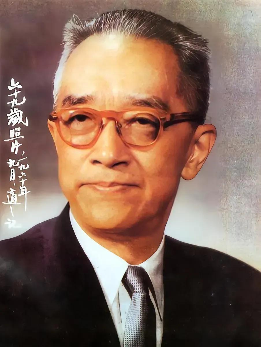 胡适两次拒绝毛主席，拒绝时两人当时的身份地位天差地别。第1次是毛主席在北大求学期