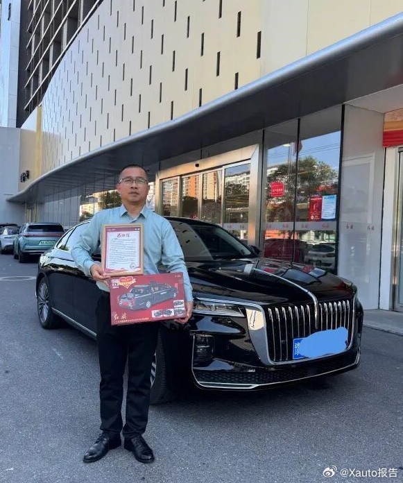 九三阅兵礼宾车正陆续返还车主九三阅兵，目前从民众处借的礼宾车正在陆续交还并且附赠