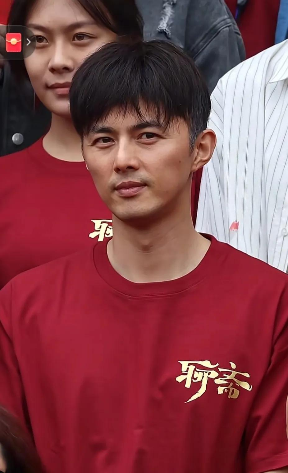 叶祖新多大了，看这照片白头发都长好多了不过他真的是越老越帅了男人果然