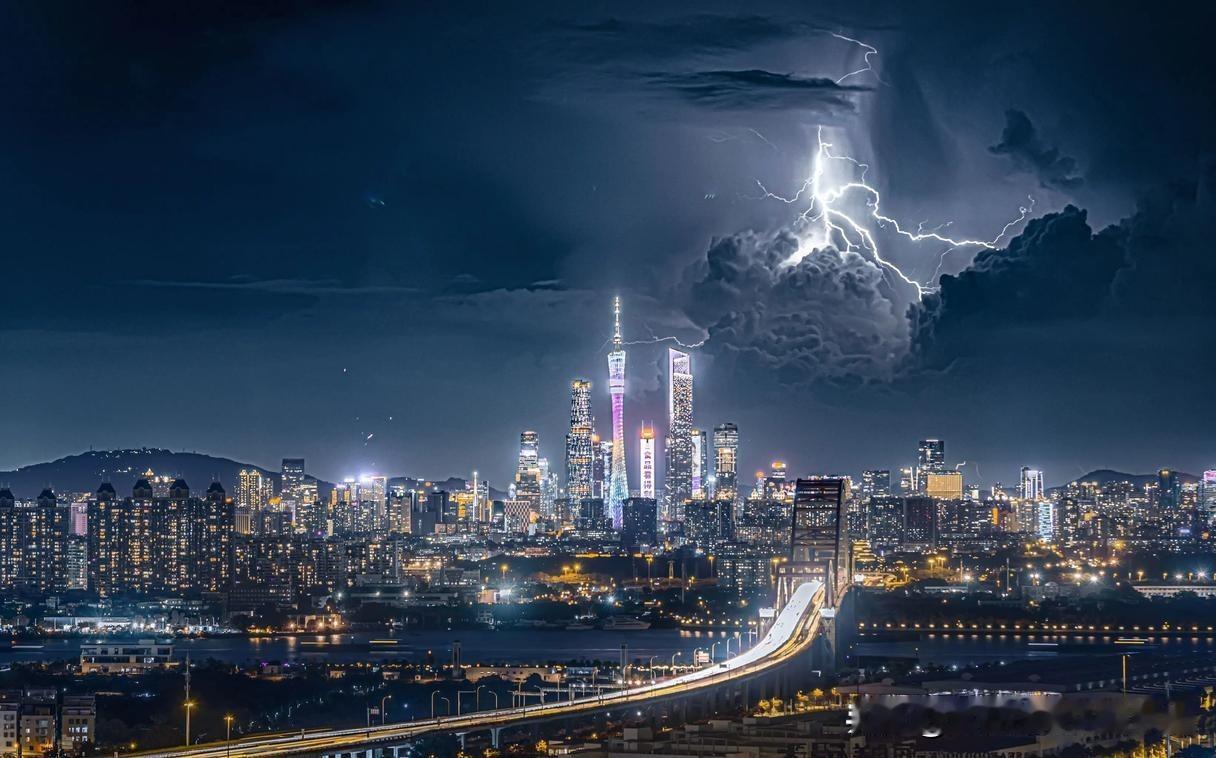 暴雨预警连发！南方多地迎强降雨，出行居家都要绷紧安全弦6月14日清晨6点，