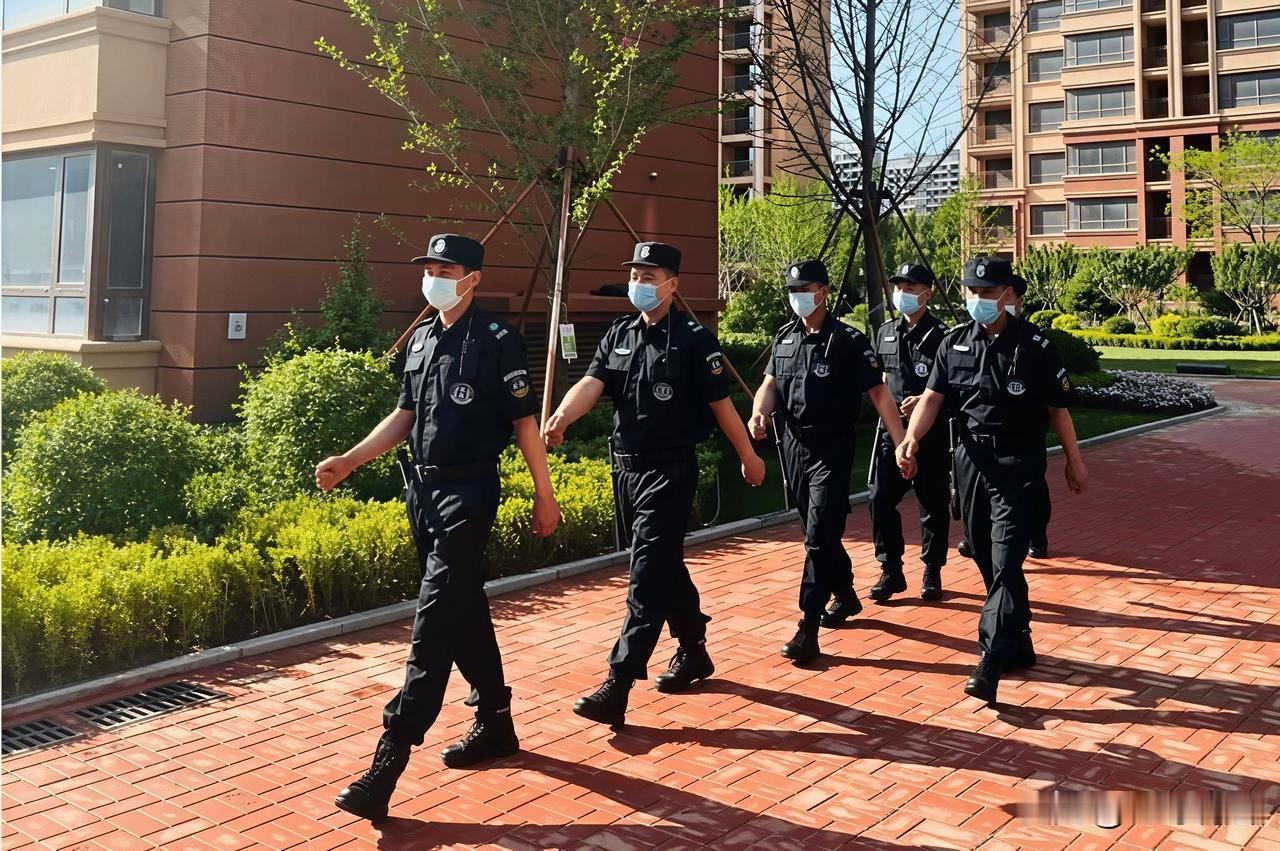 四川，一男子当保安队长，国企节时排他上7天班，可没想到，他一声不吭，一天也没来，