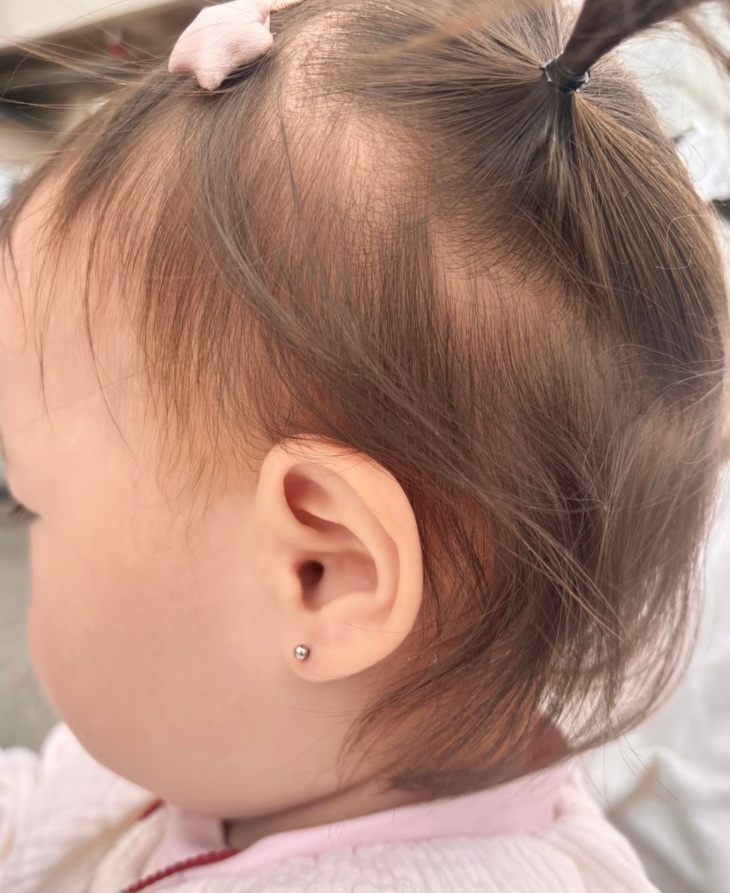 为什么这个人带耳钉给我不了任何装b的感覺·我只觉得像婴儿一样萌萌