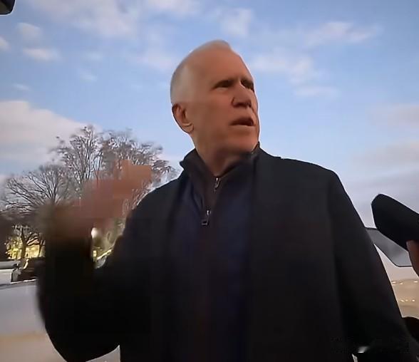 共和党参议员蒂利斯猛烈抨击诺姆（国土安全部部长）与米勒（国土安全顾问）——“