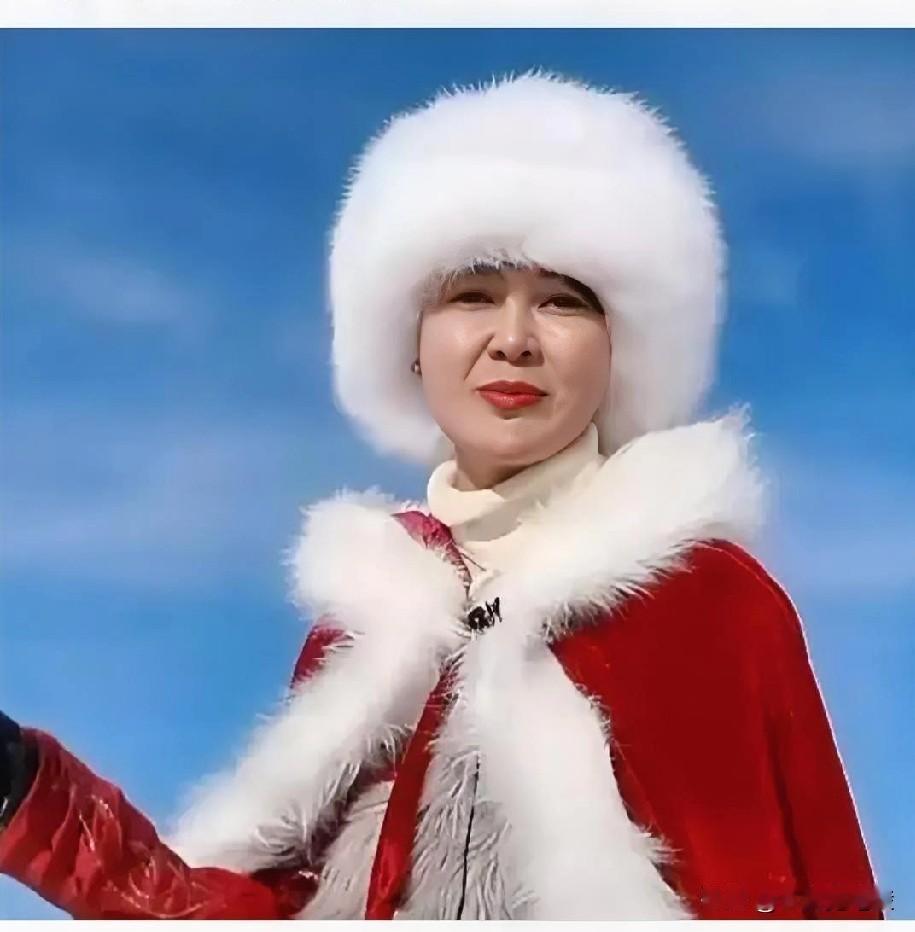 我新疆的同事说，她们在骑马的时候，根本不会穿红色这种鲜艳的衣服。是因为她