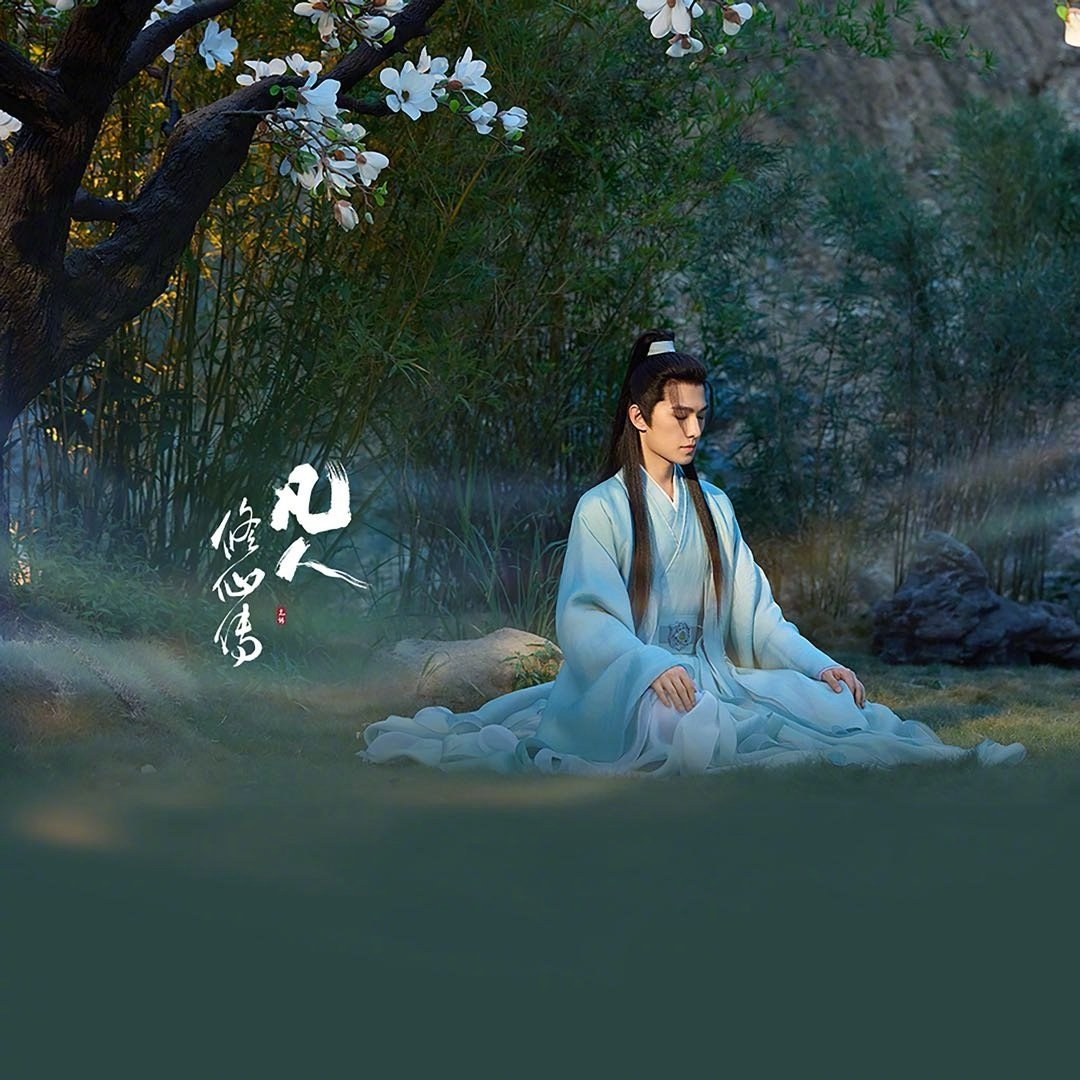 得知迪丽热巴饰演的邓妍角色热度第一，与杨洋的角色同列前二，粉丝心里泛起淡淡的暖意