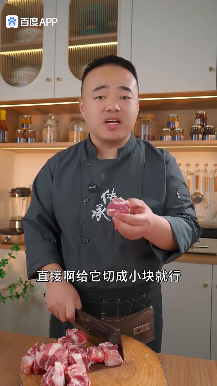 大家注意看，一百个人里有九十九个在家炖牛肉都会踩这个坑，炖出来的牛肉又柴又硬，久