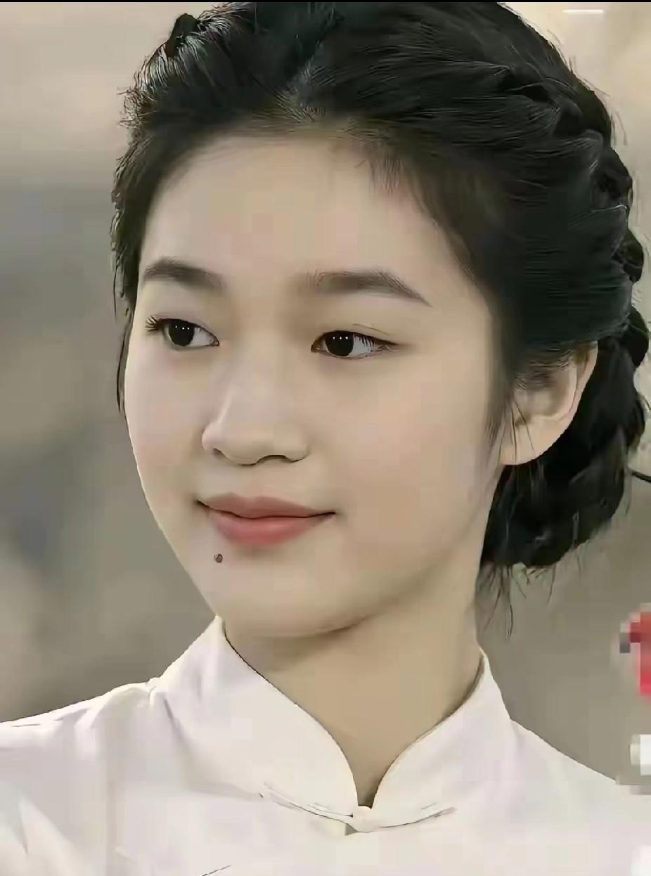 我的天！全红婵这张旗袍造型，直接美到我失语😭谁能想到，赛场上那个跳台小魔