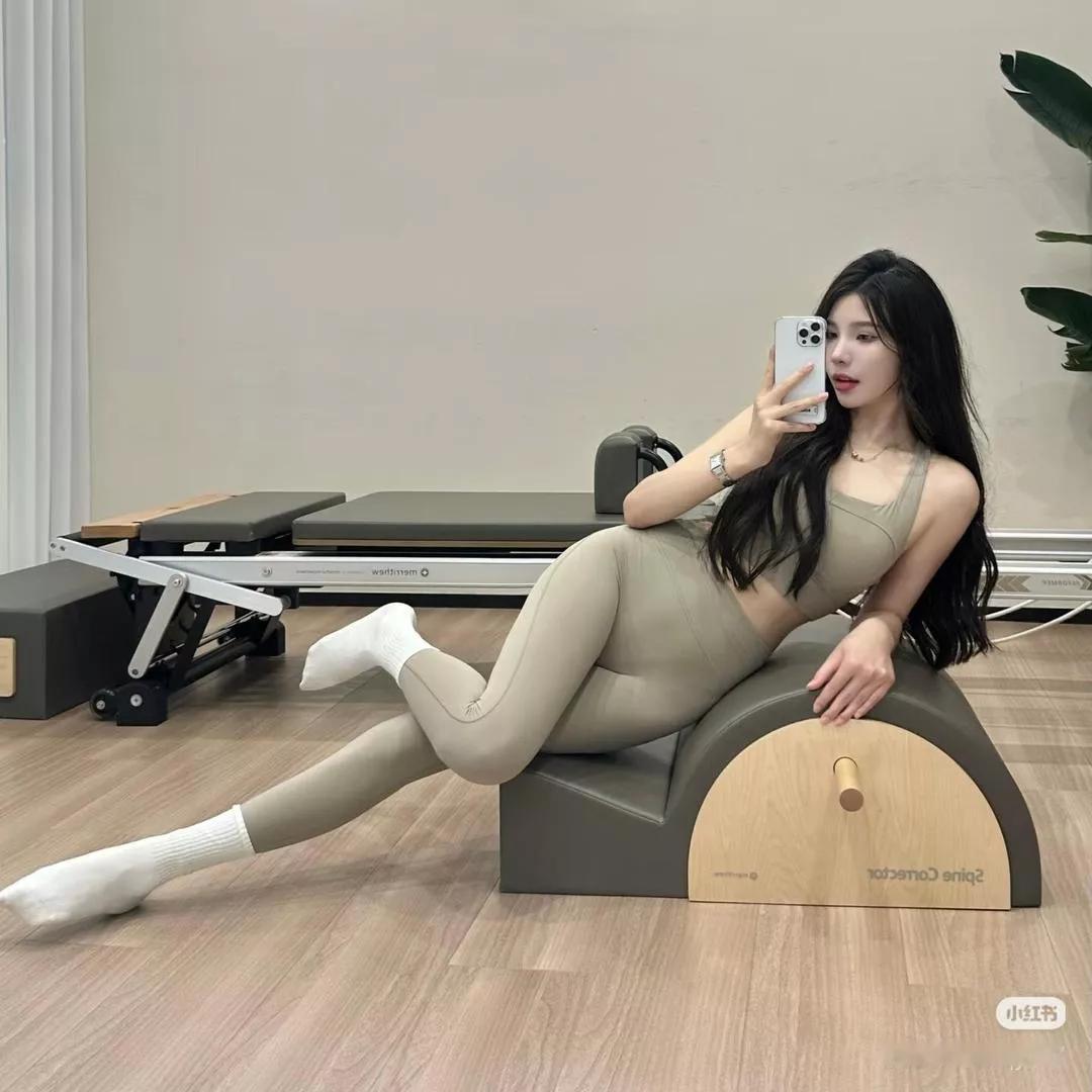 优雅健身，享受每一刻的美好时光💪运动系美人健身运动美感美女健身训练老阿姨