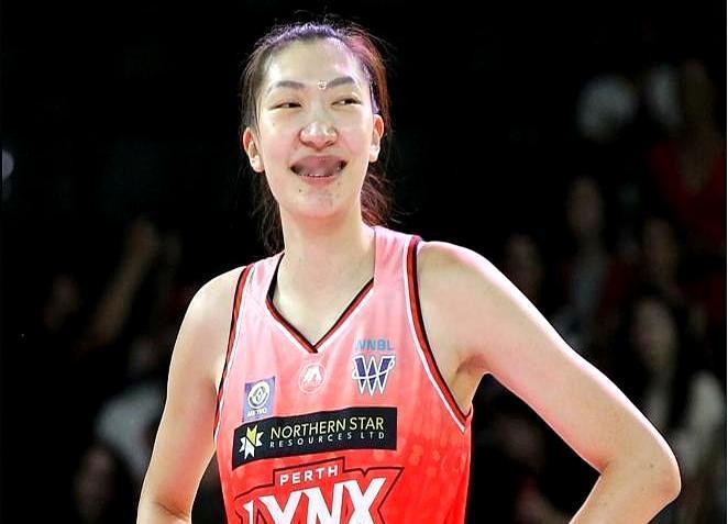 澳洲联赛的最佳防守球员，竟然没给美国人，给了一个中国姑娘。半决赛最后关头，