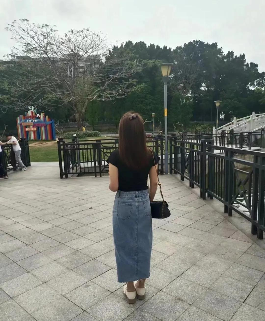 26岁女同事恋爱2年，计划结婚，提出婚前“4件套”要求。我的同事，小丽，