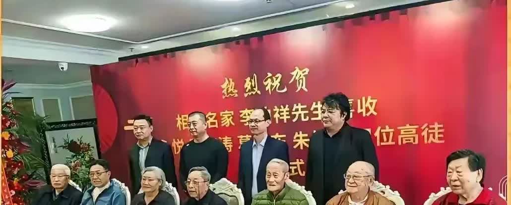 拜师摆知的时候，只要这几位老艺术家往那儿一坐，这拜师礼就算成了。他们几位
