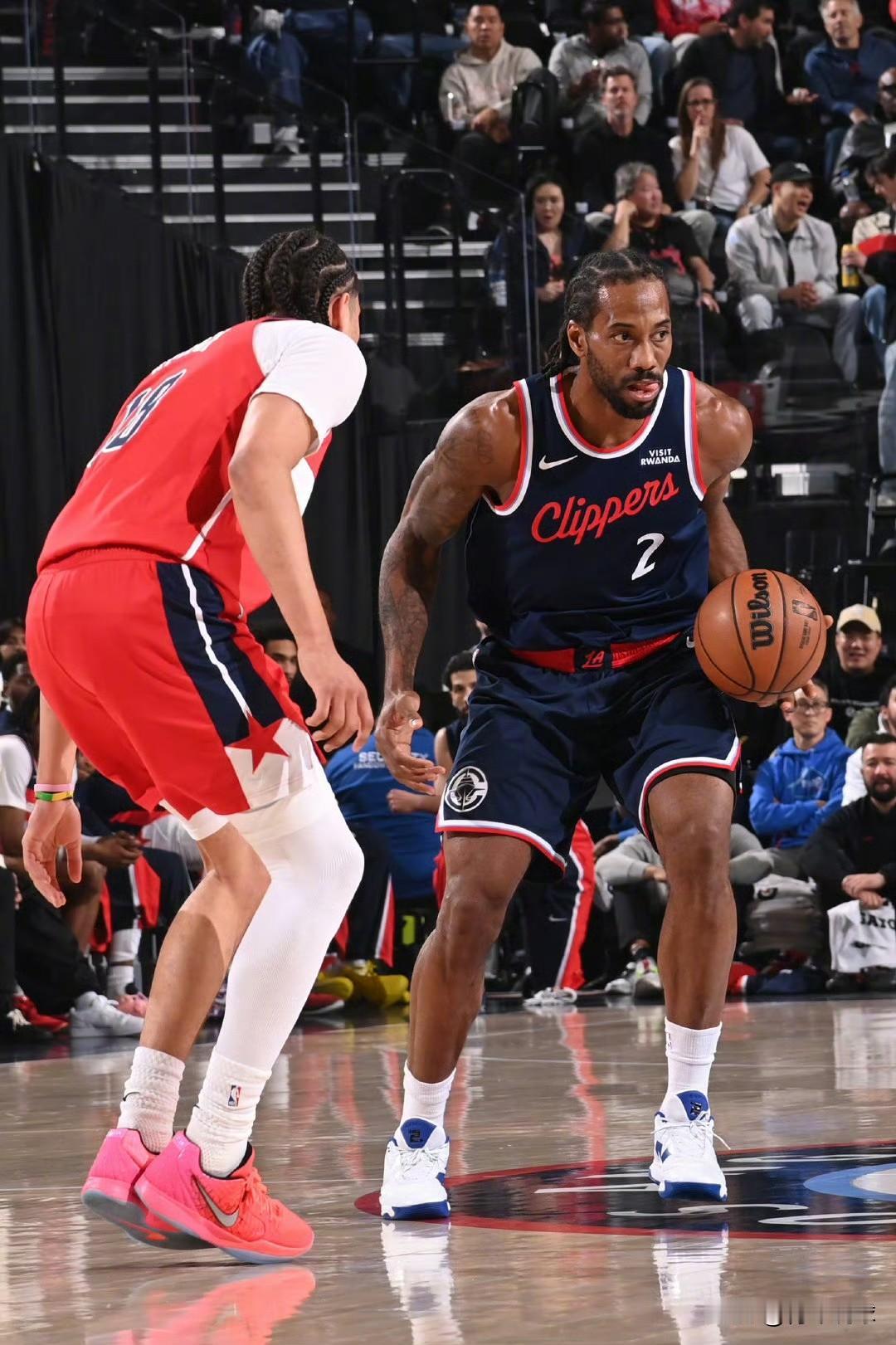 离谱！伦纳德三分球比两分球还准！今天，主场作战的快船队战胜了奇才队，取得了一