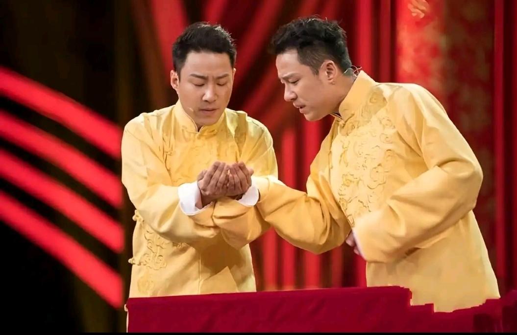 2026年马年春晚相关名单公布后引发网友热议，总导演由体制外的张一一担任，他是继