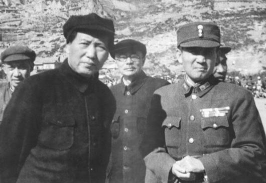 1949年，一次晚宴上，张治中瞅准毛主席身边终于没了旁人，快步上前，压低声音却直