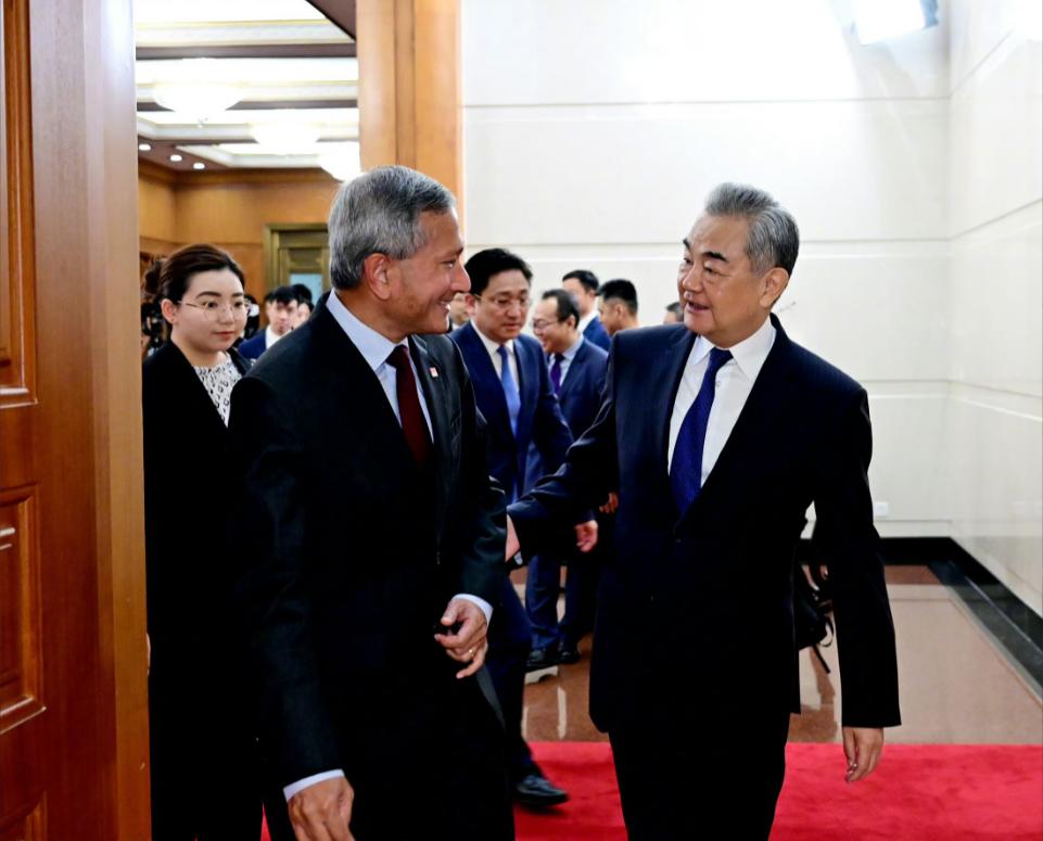新加坡答应中国了5月25日，新加坡外长维文终于见到了中国外交部长王毅，双方在现