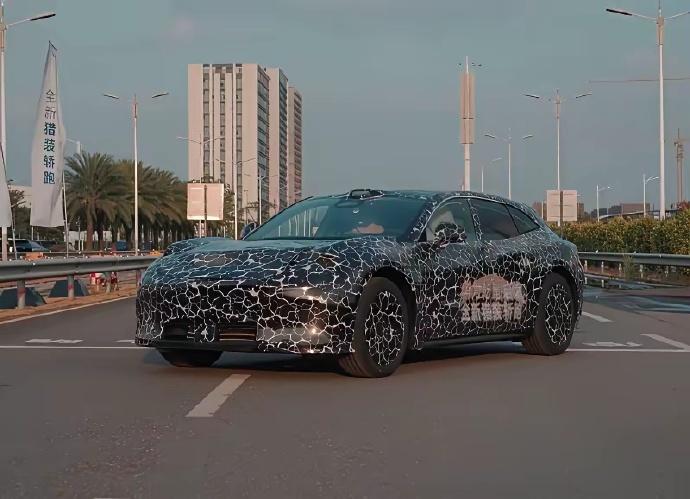 启境：华为的猎装轿跑野望华为和广汽联手打造的“启境”汽车首款车型谍照曝光。外