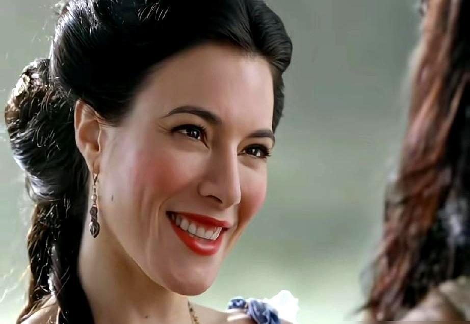 罗马顶级名媛的所有算计，在权力面前一文不值。这是美剧《斯巴达克斯：竞技场之