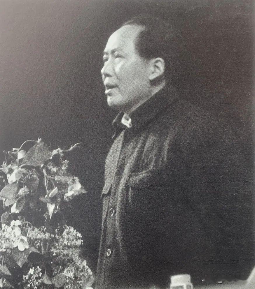 红旗落地三十年后，我们为何没有倒下，答案藏在历史深处1991年冬天，苏联那面红