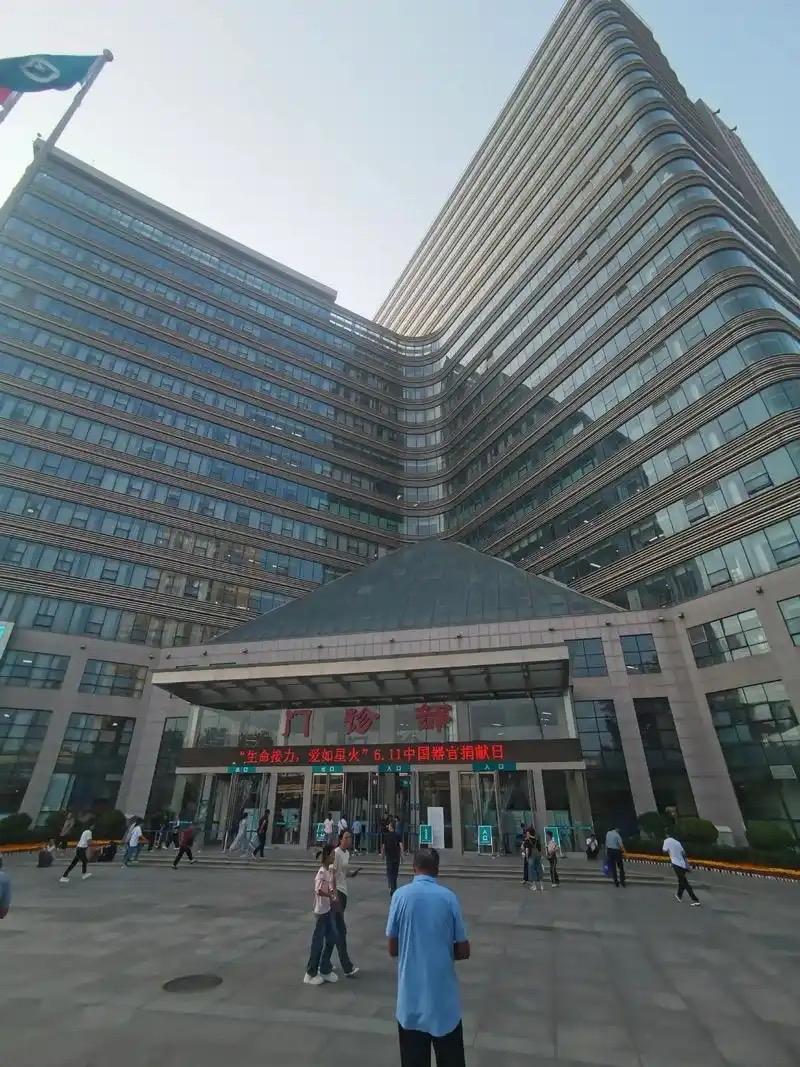 “亚洲最大医院”突然停诊西院区！开诊16个月就关门，背后真相藏着所有人的看病福利