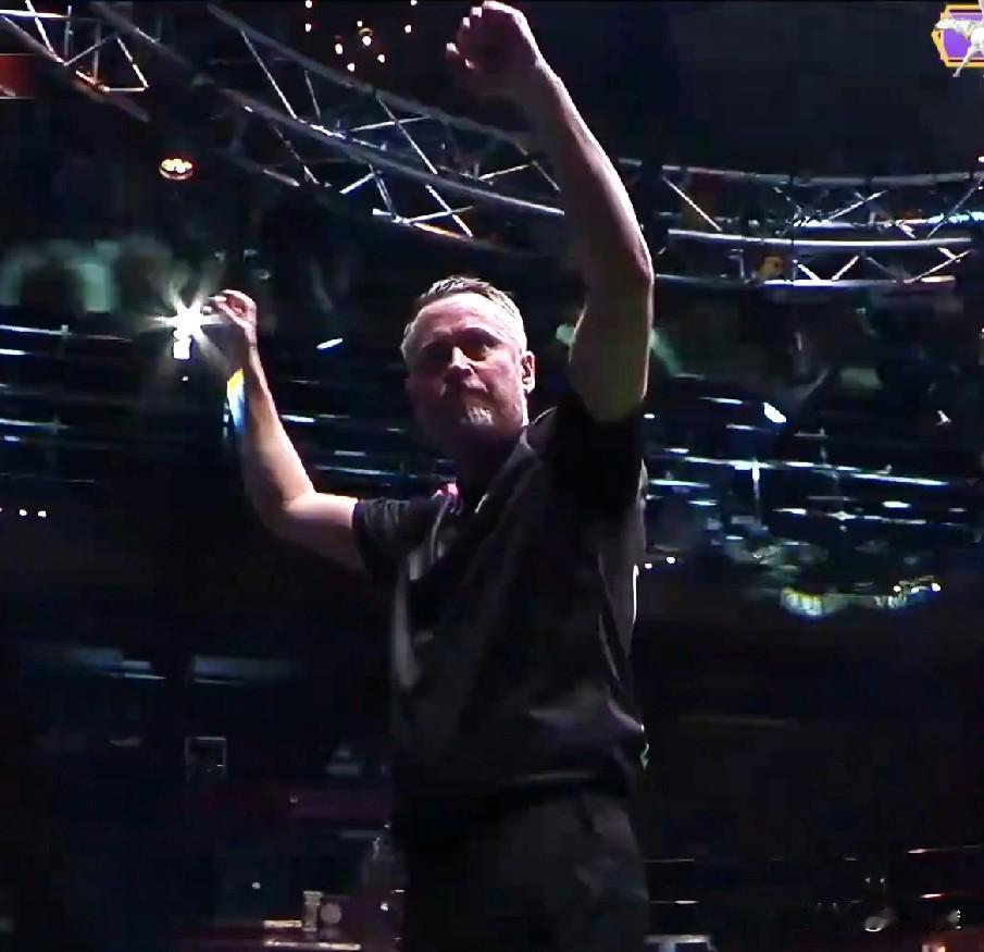 单局限时赛结束，业余球员阿尔菲·伯战胜宾汉姆夺冠。伯顿49岁，曾是元老世锦赛冠军