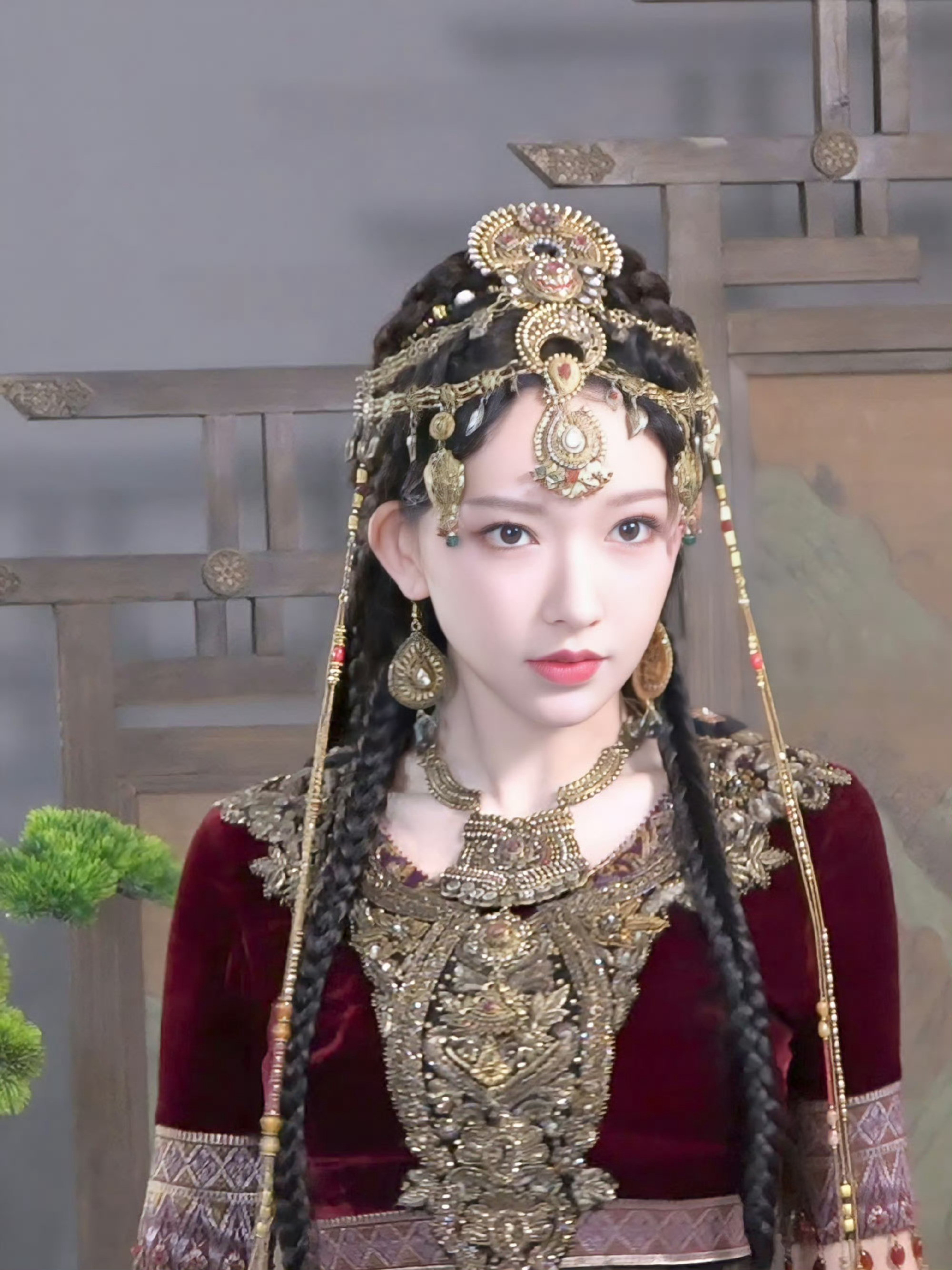 程潇这异域风情的造型太美啦，Ai级别的美貌，大漠公主既视感​​​