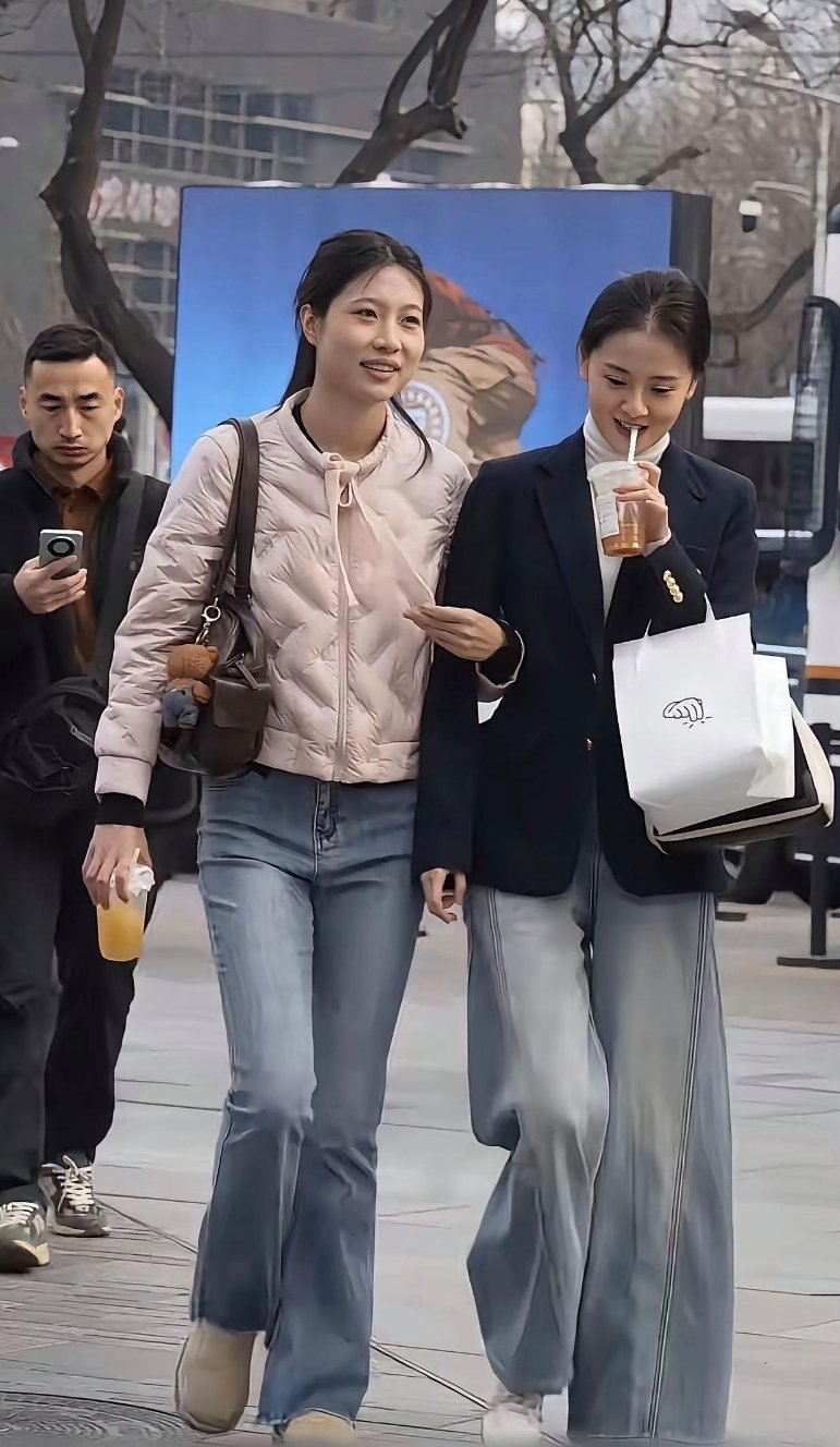 事实证明人美穿什么都好看（包括紧身裤）