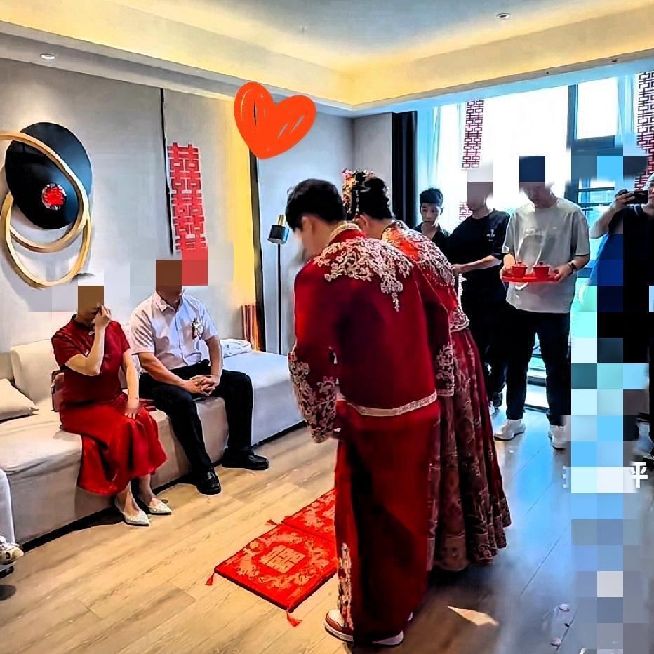 听说长沙有个姑娘太飒了！婚前把几十万积蓄转给爸妈，婚礼当天男方知晓直接摔捧花