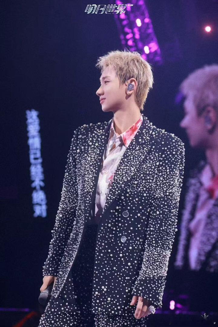 汪苏泷限定组曲上新了汪苏泷情歌组曲好甜沉浸式感受满场甜蜜氛围，汪苏泷限定组曲全新