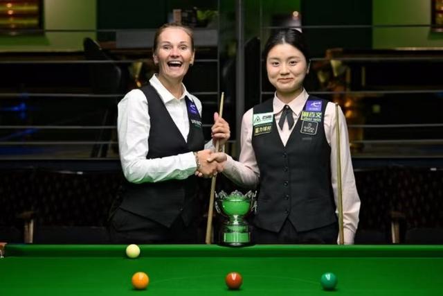 英锦赛三连冠, 白雨露重返女子斯诺克排名榜首, 携手赵心童包揽男女世界第一