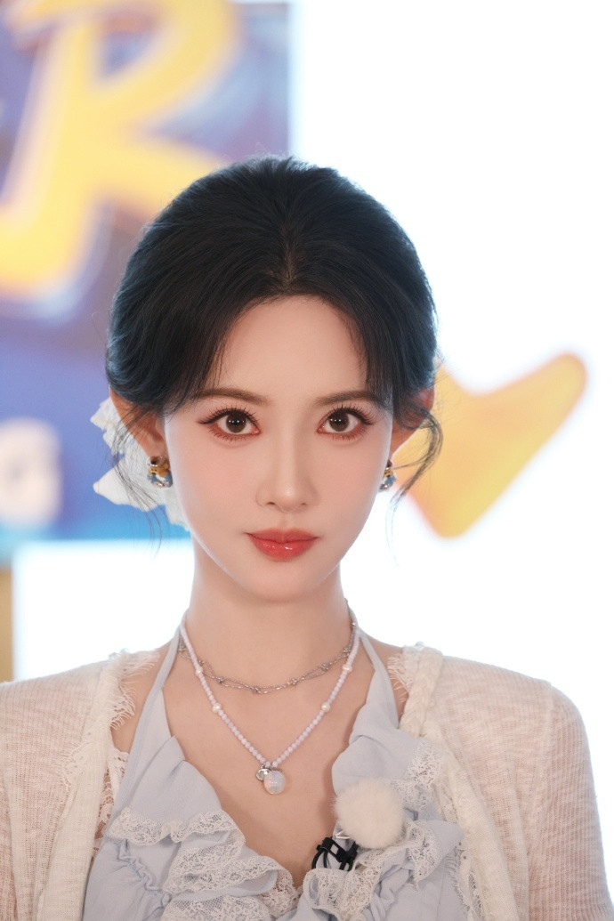 1.孟子义和何与《百花杀》定档7月9日开播。2.都市言情剧《月下烟火》正在拍摄中
