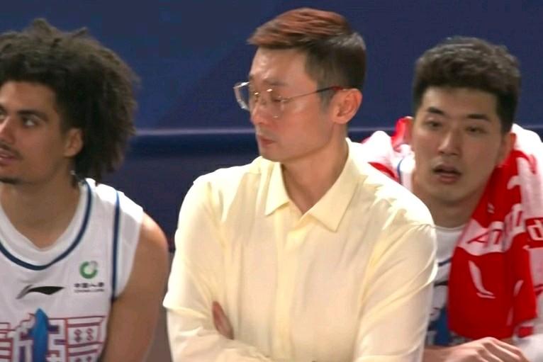 新疆惨败！刘伟背黑锅？18分惨败！说实话：刘伟几乎把新疆伊力特带的都没防守了