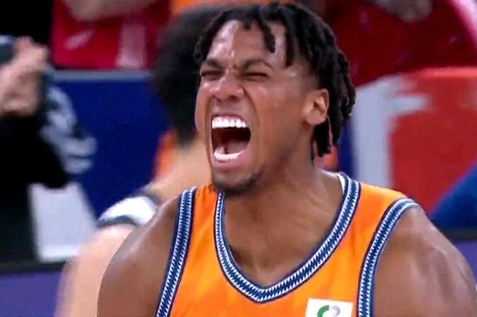 广东算是拿大白边没辙了！在上场主场迎战广东东阳光的比赛中：38岁的大白边怀特