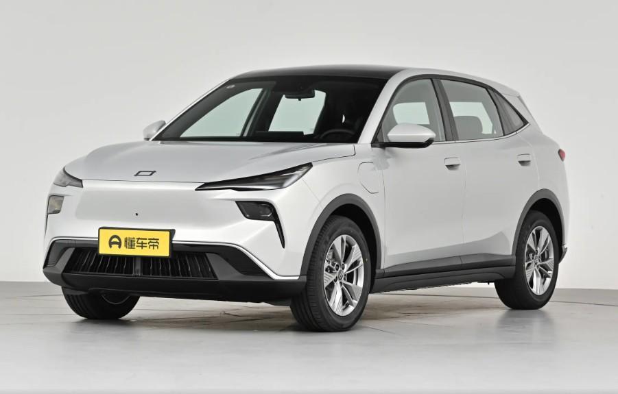 2026款一汽奔腾悦意03今日上市，售价7.98万起，顶配11.99万。定位紧凑