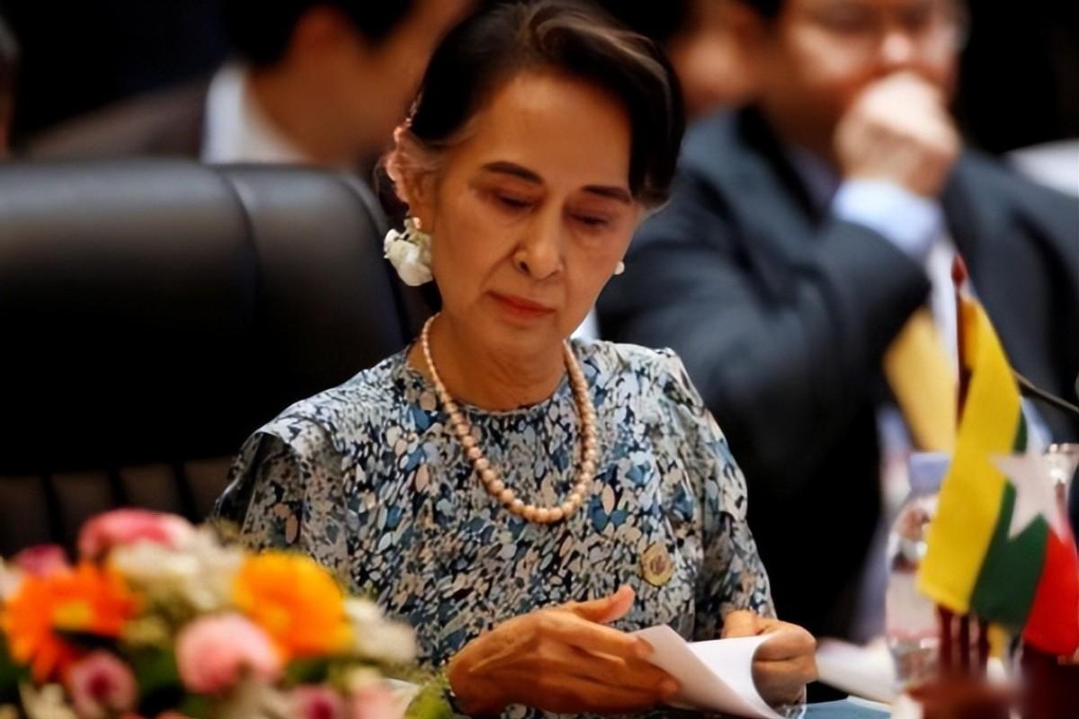 缅：大哥！大捷！这次稳了，以后别叫我大帅，得叫总统了！中：又是哪出戏？还没唱累