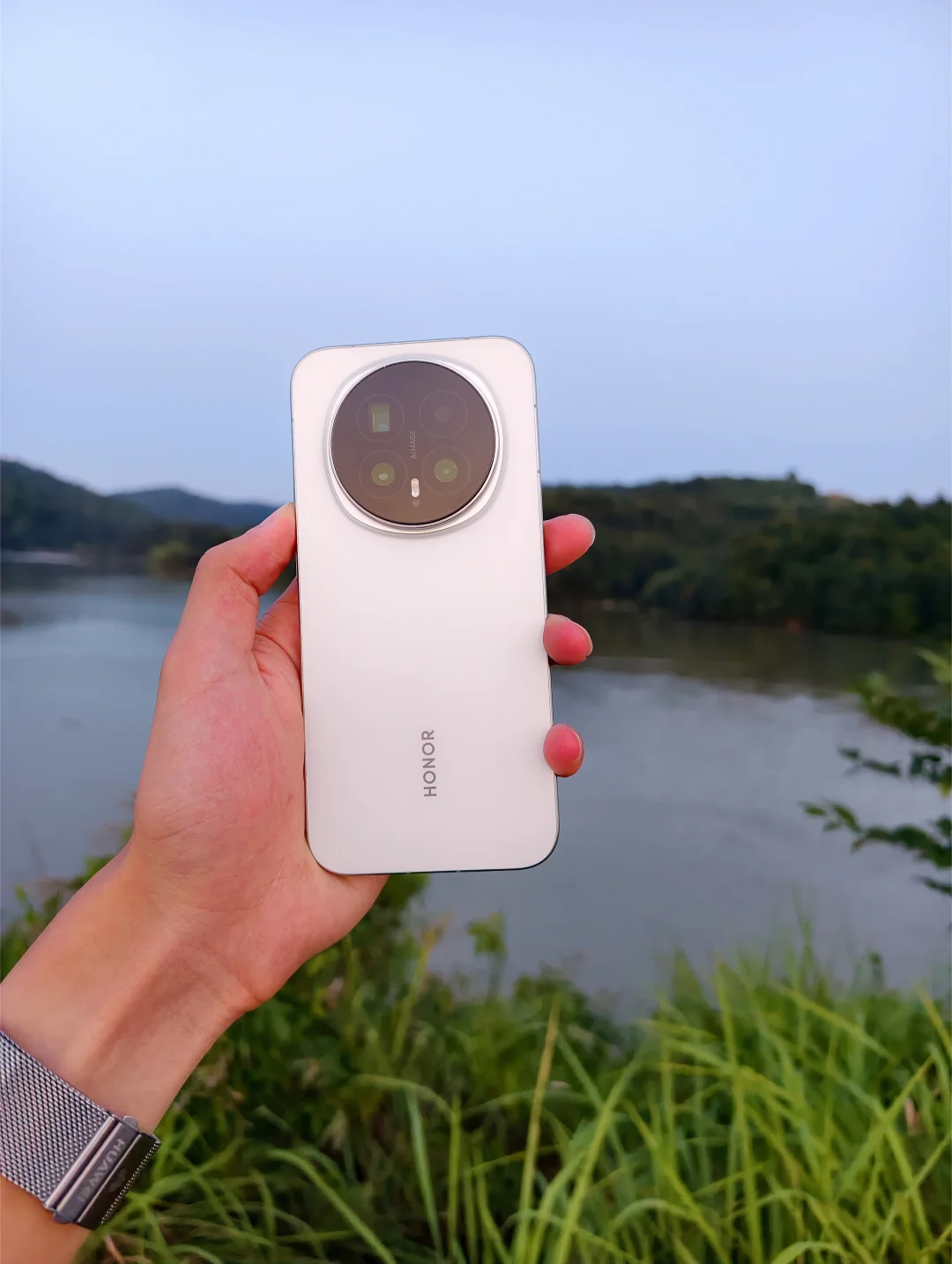 潮水退去之后， 才知道4000元以下的手机谁是真的尴尬！ 我就这么说吧...