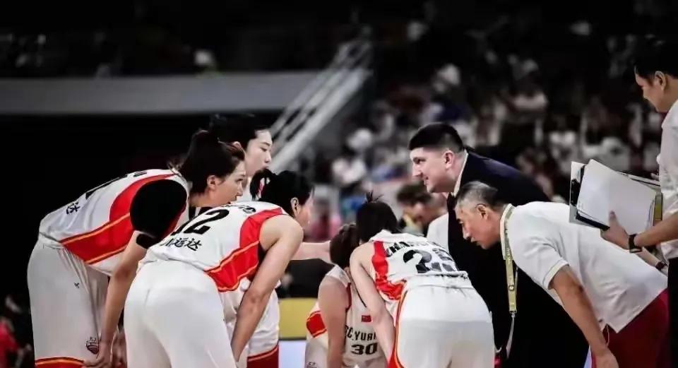 9月10日，女篮资格赛打响！李梦、王思雨领衔，3个小组各领风骚宫鲁鸣来个突来集