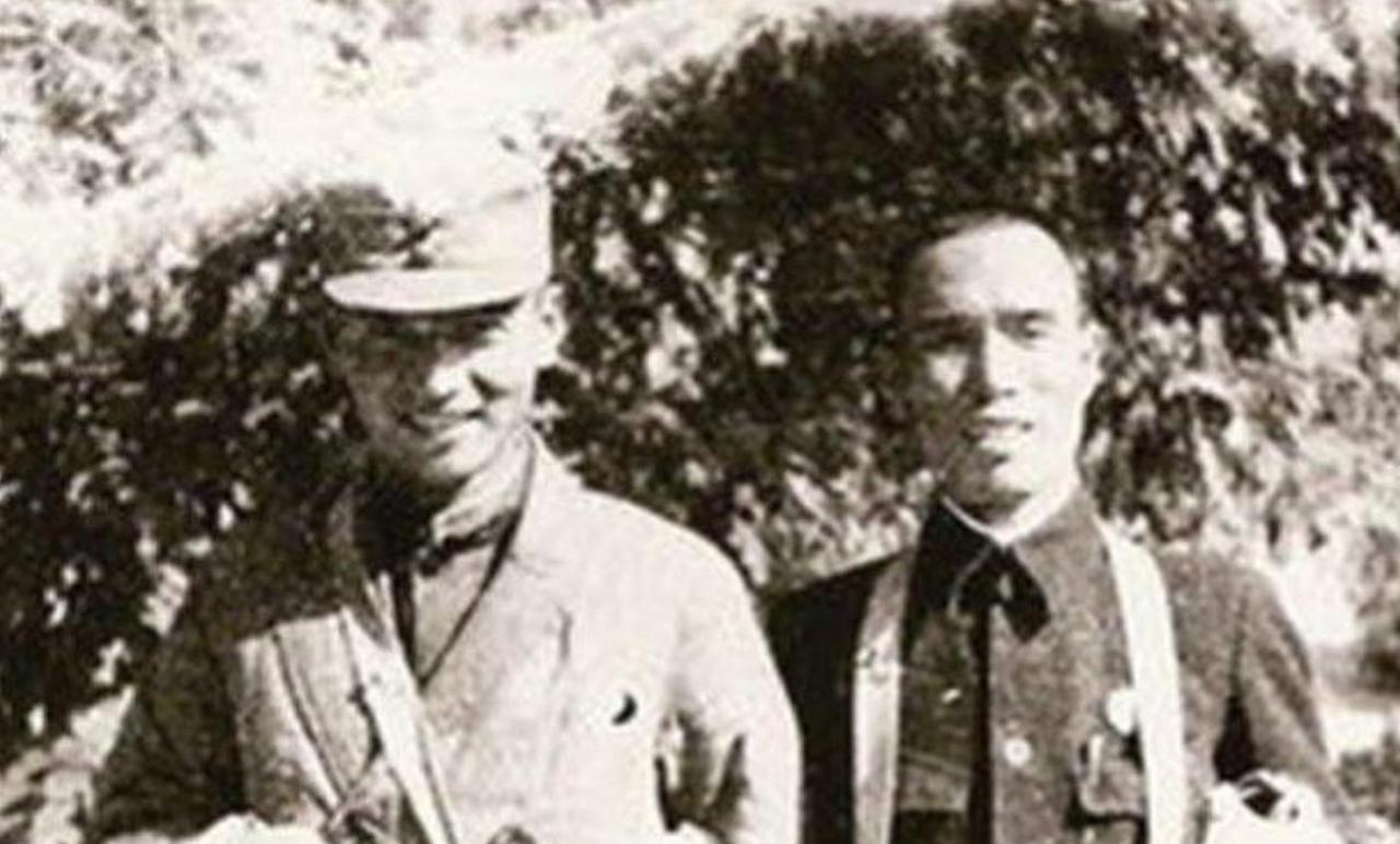 1949年7月，为了追求美女，法学院支部的王明德将一份地下组织刊物送给了美女。美