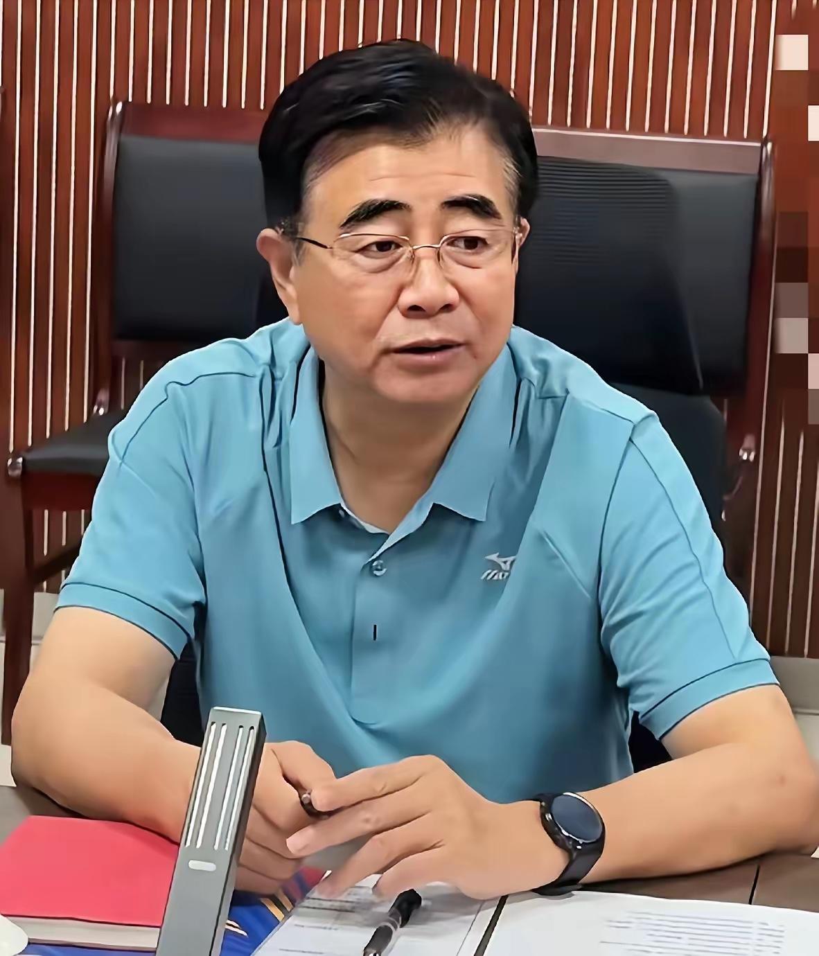 今天发生了一件颇具戏剧性的事情，苏州吴江区足协主任王磊怒火中烧地表示“苏州不玩了